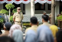 Usai Kampanye, DP Kembali Jadi Wali Kota Makassar FOTO: Wali Kota Makassar Danny Pomanto saat memimpin apel pagi di Balai Kota Makassar. (Properti via akun Facebook Danny Pomanto)