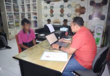 Video Viral Penganiayaan Anak Dibawah Umur, Diringkus Satreskrim PPA Polres Bulukumba FOTO: Satuan Reskrim Unit Pelayanan Perempuan dan Anak (PPA) Polres Bulukumba saat ini mengamankan seorang Pria Berinisial FR (44) tahun, terduga pelaku tindak pidana penganiayaan anak dibawah umur.