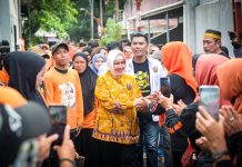 25 Komunitas di Tallo Solid Dirikan Posko Siap Menangkan Indira-Ilham di Pilwalkot 2024 FOTO: Indira Yusuf Ismail saat hadiri peresmian Posko pemenangan yang diluncurkan di Kecamatan Tallo, Jumat (13/09/2024).