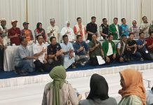 Ditunjuk Panglima Tim INIMI, Daeng Ichal: Kita Ingin Menang FOTO: Daeng Ichal bersama bakal calon Wali Kota Indira Yusuf Ismail dan Wakil Wali Kota, Ilham Fauzi Amir Uskara bersama partai pengusung dan Tim pemenangan INIMI.