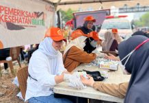 Indira-Ilham Pikat Hati Masyarakat Lewat ORANGe CARE: Prioritaskan Kesehatan Warga FOTO: ORANGe CARE gelar pemeriksaan kesehatan gratis di Car Free Day (CFD) Jalan Boulevard, pada Minggu (22/9/2024)