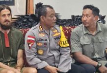 Letkol Andi Afandi Pria Asal Bone, Sosok Penting Dibalik Pembebasan Pilot Susi Air dari KKB-OPM FOTO: Paling Kanan Letkol Andi Afandi, Dansatgas Nanggala Ops Damai Cartenz. (Istimewa)