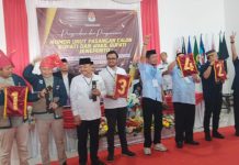 Putra Ketua Umum DPP KKT dapat Nomor Urut 3 di Pilkada Jeneponto FOTO: Calon Bupati dan Wakil bupati Jeneponto saat pengambilan nomor urut di gedung 2 Logistik KPU, Jalan Lingkar, Senin 23 September 2024. (Istimewa)