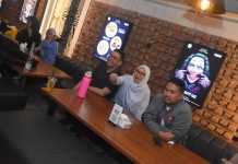 Pasangan Sehati Hadiri Sportainment, Seto: Pertama Kali di Makassar FOTO: Seto-Rezki hadir sebagai bintang tamu dalam event Face to Face Season 1 di Dupli Dining & Lounge, Jalan Metro Tanjung Bunga Akkarena, Makassar, Rabu (25/9/2024) malam.