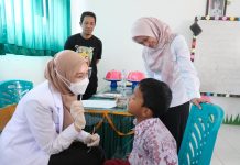 Gelar Hari Kesehatan Gigi Nasional, Anak-Anak Luwu Utara Antusias Ikuti Kampanye “Healthier Smiles” FOTO: Bupati Luwu Utara, Hj. Indah Putri Indriani, yang turut hadir dan membuka acara,Hari Kesehatan Gigi Nasional (HKGN), Rabu, (25/9).p)