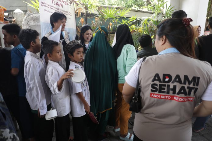 FOTO: Kegiatan Jum'at berkah ini dilaksanakan di Posko Induk Pemenangan Sehati, Jl AP Pettarani. Jumat (27/9)