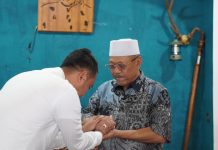 Silaturahmi ke Puang Makka, Seto Mappatabe Maju di Pilkada Makassar FOTO: Andi Seto Gadhista Asapa bersilaturahmi ke kediaman tokoh agama kharismatik, Syekh Sayyid Abdul Rahim Assegaf atau yang lebih dikenal sebagai Puang Makka, di Jalan Baji Bicara, Mamajang, pada Sabtu (28/9/2024).
