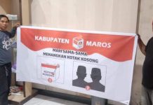 Tagar Menangkan Kotak Kosong di Media Sosial, Hingga Ancaman Pjs Bupati Maros ke ASN FOTO: Warga Maros memperlihatkan spanduk menangkan Kotak Kosong. (Sumber: Facebook akun Pejuang Kotak Kosong)