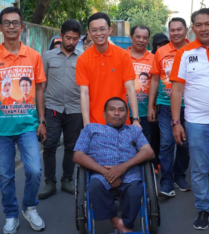 FOTO: Calon Wakil Walikota Makassar nomor urut 3, Ilham Ari Fauzi Amir Uskara, terus melakukan kampanye keliling dari lorng ke lorong, Selasa, 1 Oktober 2024.