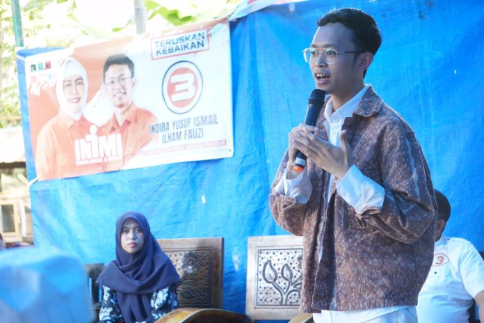 FOTO: Calon Wakil Walikota Makassar nomor urut 3, Ilham Ari Fauzi Amir Uskara, terus melakukan kampanye keliling dari lorng ke lorong, Selasa, 1 Oktober 2024.