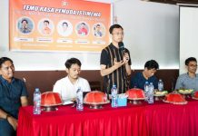 Jadi Narasumber, Daeng Tayang Bicara Peran Penting Pemuda di Era Society 5.0 FOTO: Ilham Ari Fauzi Amir Uskara saat jadi Narasumber diskusi publik yang digelar Himpunan Manajemen dan IKA Manajemen Universitas Muhammadiyah di Warkop Bundu, Jalan Hertasning, Kota Makassar, Kamis, 3 Oktober 2024.