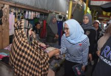 Kampanye Merakyat, Seto-Rezki Hadiri Car Free Day dan Lanjutkan Blusukan di Pasar Kalukuang FOTO: Wakil Wali Kota Makassar, Mulfiati Lutfi, usai menghadiri acara car free day (CFD) di Halaman Masjid Al-Markaz, Minggu (6/10/2024)