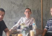 Shesie Erisoya Tagih Utang PSM Rp5,67 Miliar Saat Dipimpin Appi FOTO: Kuasa hukum Shesie Erisoya, Agus Amri saat memberikan keterangan pers di hadapan sejumlah media di cafe Excelso, Mal Panakukkang, Makassar. Selasa, (8/10).