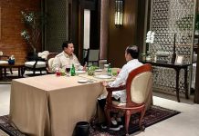 Bertemu 2 Jam, Ditengah Ramai Pembahasan Akun FUFUFAFA FOTO: Presiden Jokowi mengunggah foto makan malam bersama Presiden Terpilih sekaligus Menhan Prabowo Subianto di Plataran, GBK. Pertemuan berlangsung dua jam lebih (Foto: Facebook; @jokowi)