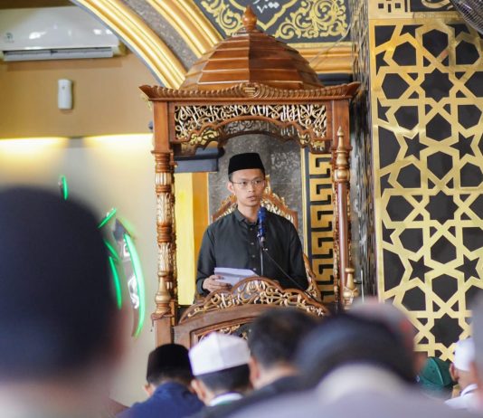Khotbah Jumat Daeng Tayang: Tiga Fitnah yang Sering Menggelincirkan Manusia FOTO: Ilham Fauzi Daeng Tayang.