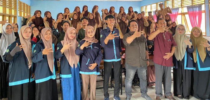 FOTO: HIMAPSIKA FKIP UMMA menggelar praktikum di UPT SMAN 5 Maros.