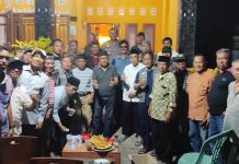 Kapolsek Ajak Komunitas Arisan Sosial Manggala Ikut Pelihara Kamtibmas FOTO: Kapolsek Manggala Kompol Semuel To'longan, SH, MSi, MH menghadiri kegiatan Komunitas Arisan Sosial Manggala, dihadiri Kordinator Forum Komunikasi Polisi Masyarakat (FKPM) Kota Makassar.
