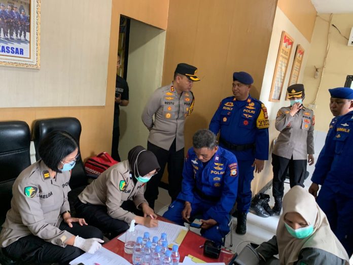 FOTO: Kapolres AKBP Restu Wijayanto meninjau seluruh anggota Polres dalam kondisi prima dan siap menjalankan tugas pengamanan dengan maksimal.