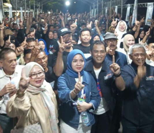 Kader Partai Paslon Lain Alihkan Dukungan ke Mitra-Mahmuddin FOTO: Pendukung calon Bupati dan wakil Bupati Enrekang, Yusuf Ritangnga-Andi Tenri Liwang