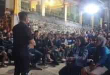 Di Anggeraja, Mitra Fakhruddin Dapat Dukungan Ratusan Kelompok Tani FOTO: Calon Bupati Enrekang, Mitra Fakhruddin saat mendapat dukungan dari para petani di kampung Karengke, Kecamatan Anggeraja, Kamis, 24 Oktober 2024.