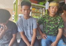 Andi Seto Difitnah Pasca Debat, Soal Tak Bayar 3 Gerobak Bakso FOTO: Pemilik gerobak bakso Daeng Tinri (Doreng) bersama Randi, Marwan dan Idul saat memberikan klarifikasi. (Istimewa)