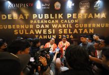 Ihwal Kemiskinan di Makassar dan Sulawesi Selatan, Ini Penjelasan Jubir Danny-Azhar FOTO: Danny-Azhar saat menggelar keterangan persnya di Hotel Four Points semalam, Senin (28/10/2024).