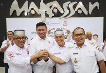 Direndahkan Eks Wali Kota Makassar, DP: Pak IAS Sahabat Saya FOTO: Dari kiri Ilham Arief Sirajuddin, Ketua PMI Sulsel, Syamsul Rizal Ketua PMI Makassar dan Wali Kota Makassar Moh Ramdhan Pomanto atau 'Danny Pomanto'. (Properti Danny Pomanto Facebook)