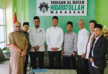 Dihadapan Pimpinan Ponpes Hidayatullah, Seto Ungkap Prabowo Perintahkan Dirinya Maju di Pilwalkot Makassar FOTO: Calon Walikota Makassar Andi Seto Asapa melakukan kunjungan khusus ke Pesantren Hidayatullah di BTP Tamalanrea, Senin pagi (4/11).