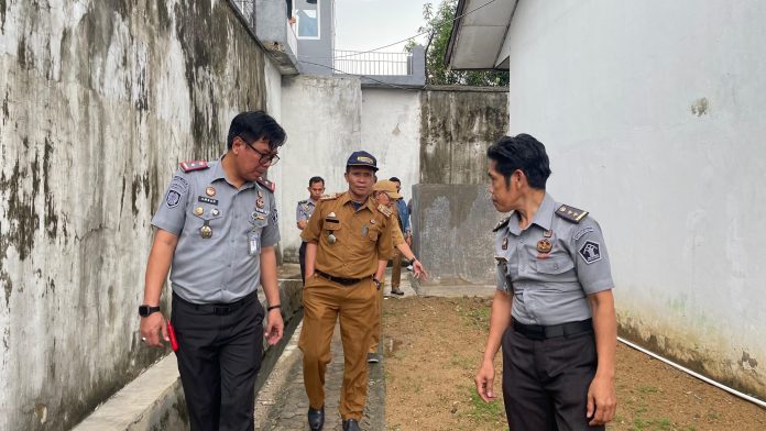 FOTO: Amsar Kepala Rumah Tahanan Negara Kelas IIB Barru,melakukan koordinasi dengan Kepala Dinas Pertanian Kabupaten Barru.