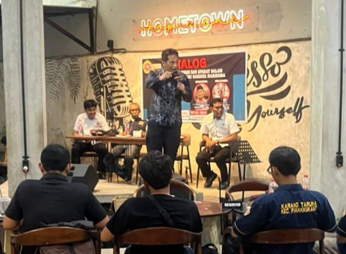 FOTO: Karang Taruna Makassar menggelar diskusi publik di Cafe Kopizone, Panakukang, Bertemakan 