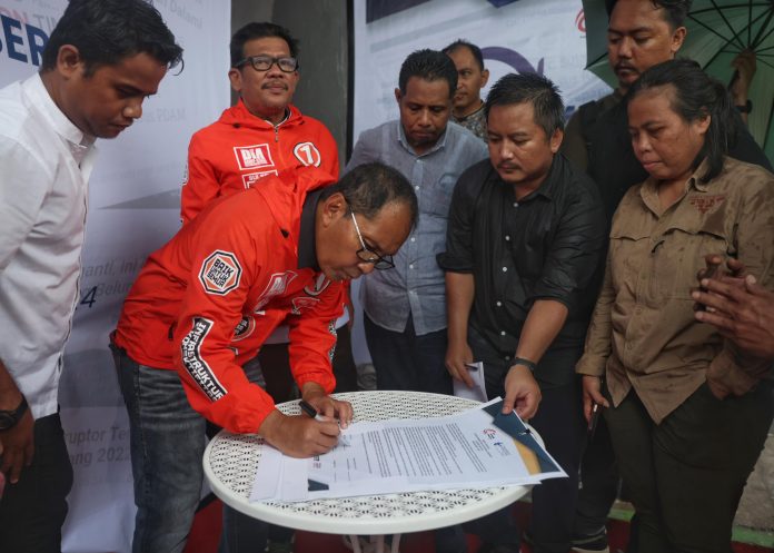 FOTO: Calon Gubernur dan Wakil Gubernur Sulsel Danny Pomanto dan Azhar Arsyad saat mendatangi Pakta Integritas yang digelar lembaga anti korupsi dan NGO. (Istimewa)