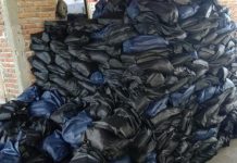 Dituding Siapkan Ribuan Paket Serangan Fajar, Jubir: Danny-Azhar Difitnah Keji! FOTO: Ribuan paket sembako siap edar ditemukan di Lappariaja, Bone bagian barat, Kabupaten Bone, Sulawesi Selatan. Paket sembako siap edar itu ditemukan Kamis pagi (11/22/2024).