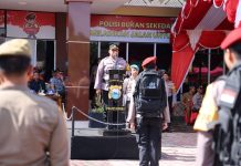 Rutan Kelas IIB Barru Ikuti Apel Pergeseran Personel Pengamanan TPS di Polres Barru FOTO: Rutan Kelas IIB Barru ikut serta dalam apel pergeseran personel pengamanan Tempat Pemungutan Suara (TPS) yang digelar di halaman Polres Barru.