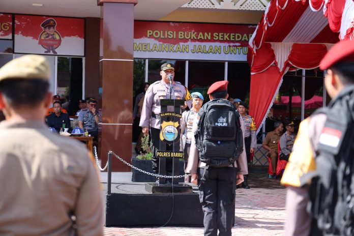 FOTO: Rutan Kelas IIB Barru ikut serta dalam apel pergeseran personel pengamanan Tempat Pemungutan Suara (TPS) yang digelar di halaman Polres Barru.