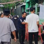 Kenakan Baju Olahraga, Andi Sudirman Melayat ke Kediaman Ketua FKUB Sulsel FOTO: Calon Gubernur Sulsel Andi Sudirman Sulaiman saat melayat ke kediaman almarhum Prof DR Wahyudin Naro di Sultan Alauddin 2 Lr. 5 No. 3, Kelurahan Mangasa, Kecamatan Tamalate, Kota Makassar. Selasa (26/11). (Istimewa)