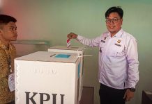 Rutan Kelas IIB Barru Sukses Gelar Pilkada 2024 dengan Aman dan Tertib FOTO: Kepala Rumah Tahanan Negara Kelas IIB Barru, Amsar ikut serta dalam Pemilihan Kepala Daerah 2024 pada Rabu (27/11).