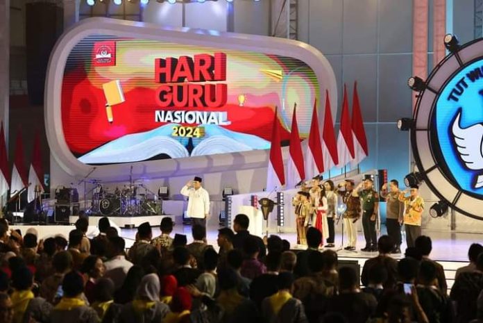 FOTO: Presiden Prabowo Subianto saat menghadiri Puncak Peringatan Hari Guru Nasional, Di Velodrome, Jakarta, Kamis (28/11/2024). (Properti: Prabowo Subianto via Facebook)