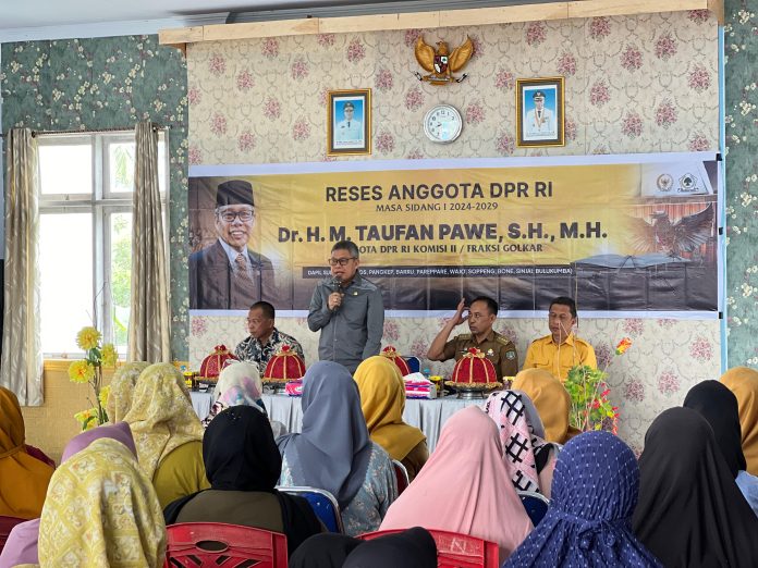 FOTO: Anggota Komisi II dan Banggar DPR RI, Taufan Pawe, terus bergerak melakukan reses dibeberapa titik yang ada di Daerah Pemilihan II Sulawesi Selatan.