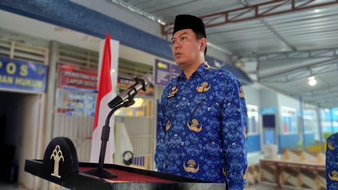 FOTO: Kepala Rumah Tahanan Kelas IIB Barru Barru, Amsar saat menghadiri peringatan Hari Ibu ke-96 tahun. Minggu pagi (22/12).