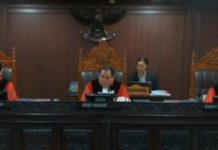 Dihadapan Majelis Hakim MK, Kuasa Hukum INIMI: KPPS Mengaku Sendiri yang Menandatangani Seluruh DHPT FOTO: Arief Hidayat, Ketua Majelis Hakim Panel III (Hasil tangkap layar)