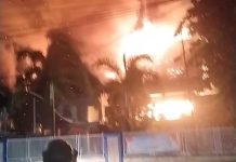 Kadis Berganti, Si Jago Merah Lalap Kantor Disdik Kota Makassar FOTO: Kondisi gedung kantor dinas pendidikan kota Makassar saat dilalap api. Sabtu (11/1)