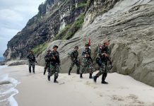Tidak Berpenghuni Prajurit Marinir Setia Menjaga Pulau Batek FOTO: Prajurit Marinir Pasmar 2 tergabung dalam Satgasmar Ops Pam Puter XXVIII di Pulau Batek, Amfoang Timur, Kabupaten Kupang, Nusa Tenggara Timur. Rabu (15/01/2025).
