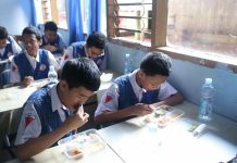 Dana Zakat untuk Program Makan Bergizi Gratis, ini Kata Istana Presiden FOTO: Siswa SMP Negeri 1 Makassar saat menikmati makan siang gratis (Properti Pemkot Makassar)
