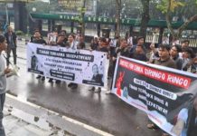 Pihak Keluarga Doris Menanggapi Unras di Pengadilan Diduga Bentuk Intervensi ke Hakim FOTO: Aksi unjuk rasa yang mengatasnamakan sahabat Erika Siringoringo yang dilakukan didepan kantor Pengadilan Negeri Medan Rabu (15/01/2025)