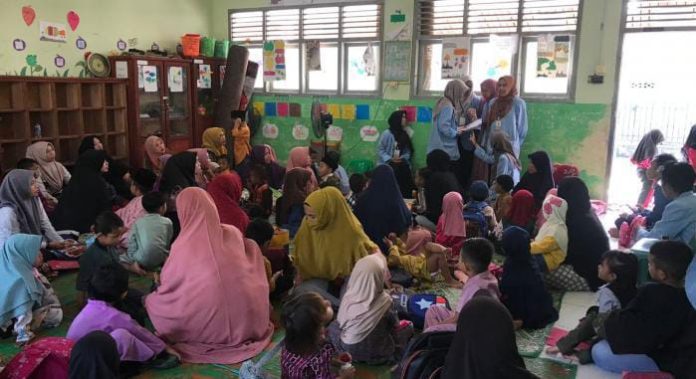 FOTO: Guna membantu kemajuan pendidikan anak usia dini (PAUD) yang di perdesaan, mahasiswa Kukerta Unri gelar lomba mewarnai di Desa Pangkalan Batang Kecamatan Bengkalis, Kabupaten Bengkalis, Provinsi Riau. (Istimewa)