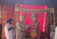Zulkifli Yusuf Karaeng Rani Ditetapkan Sebagai Karaeng Sanrobone ke 29 FOTO: Kanan Zulkifli Yusuf Karaeng Rani ditetapkan sebagai Karaeng Sanrobone ke 29.