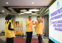 Taufan Pawe Buka Pendidikan Politik Kader Partai Golkar Sulsel FOTO: HM Taufan Pawe Ketua DPD Golkar Sulawesi Selatan saat membuka Pendidikan Politik (Dikpol) bagi Kader partai di Ballroom Hotel Mercure Makassar, Sabtu 25 Januari 2025.
