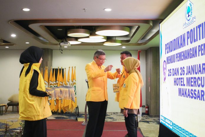 FOTO: HM Taufan Pawe Ketua DPD Golkar Sulawesi Selatan saat membuka Pendidikan Politik (Dikpol) bagi Kader partai di Ballroom Hotel Mercure Makassar, Sabtu 25 Januari 2025.