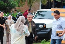 Ke Dapil Taufan Pawe Silaturahim dengan Petani dan Nelayan di Bacukiki Parepare FOTO: Anggota Komisi II Dewan Perwakilan Rakyat Republik Indonesia (DPR RI) Fraksi Partai Golkar, Taufan Pawe, saat kunjungan kerja di Kota Parepare. Selasa 28 Januari 2025.