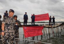 Viral ‘Pagar Laut Misterius’ Sejauh 30 Km, Prabowo Perintahkan Disegel FOTO: Penyegelan pagar laut misterius sepanjang 30 km di Tangerang, Banten, dilakukan KKP atas perintah Presiden Prabowo Subianto. (Foto: Dok. KKP)
